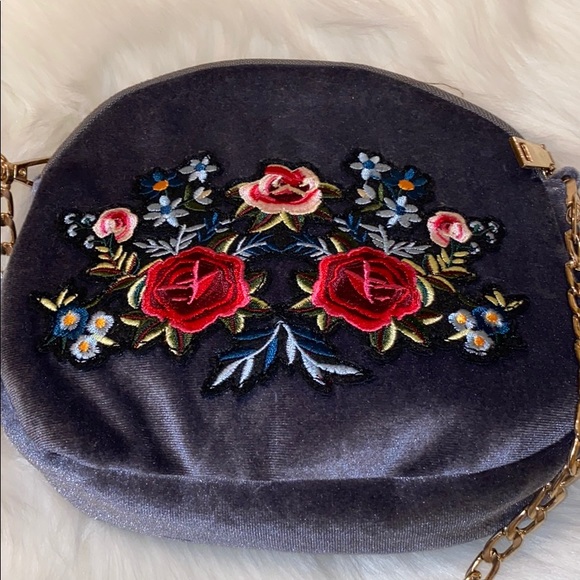 Floral embroidered gold chain grey purse - Picture 4 of 5